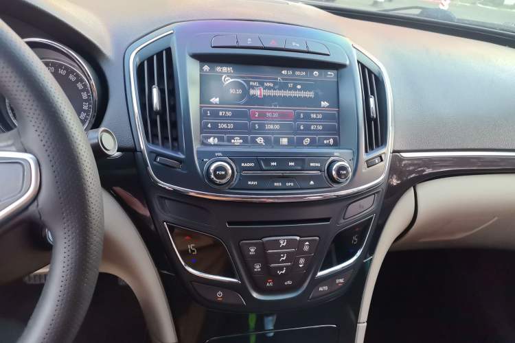 Used Buick Regal 2015 2.0L Leading Fashion Edition Audio And AC Panel