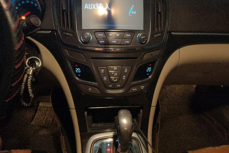 Used Buick Regal 2015 2.0L Leading Fashion Edition Audio And AC Panel