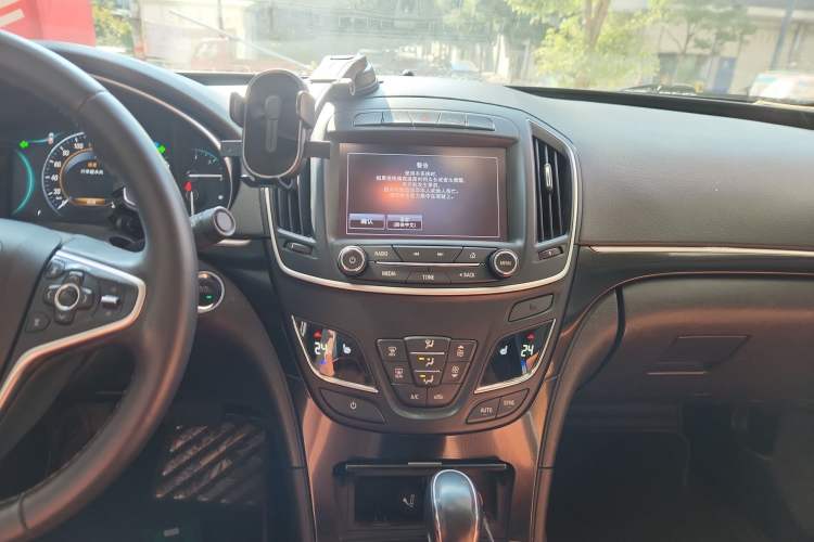 Used Buick Regal 2015 1.6T Elite Tech Model Audio And AC Panel