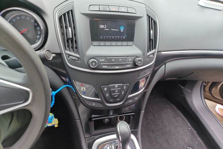 Used Buick Regal 2015 1.6T Leading Technology Model Audio And AC Panel