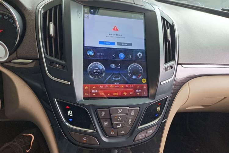Used Buick Regal 2015 2.0L Leading Fashion Edition Audio And AC Panel
