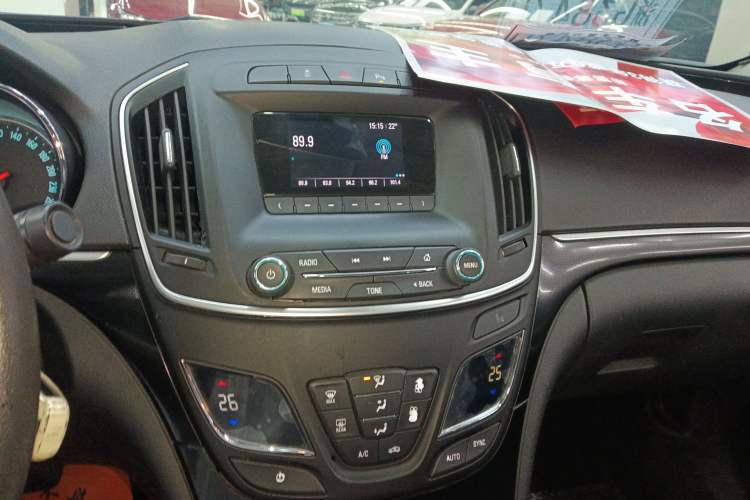 Used Buick Regal 2015 1.6T Leading Technology Model Audio And AC Panel
