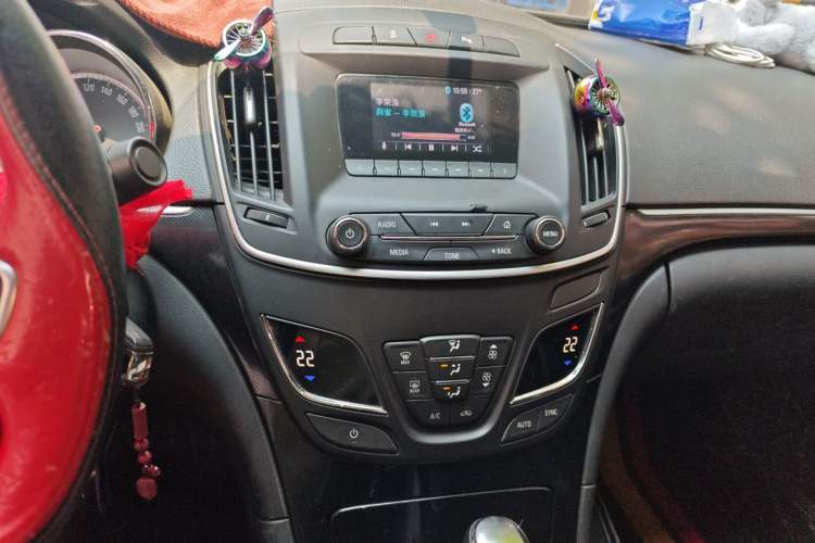 Used Buick Regal 2015 1.6T Leading Technology Model Audio And AC Panel