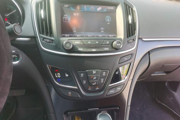 Used Buick Regal 2015 1.6T Elite Tech Model Audio And AC Panel