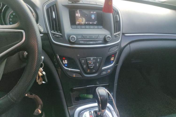 Used Buick Regal 2015 1.6T Leading Technology Model Audio And AC Panel