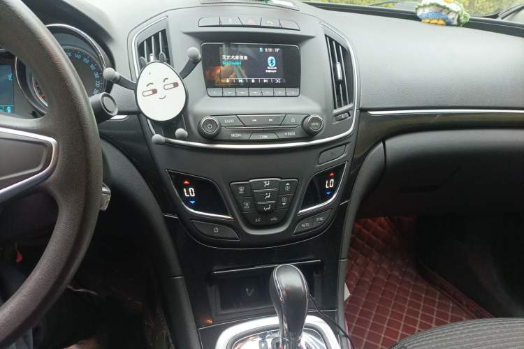 Used Buick Regal 2015 1.6T Leading Technology Model Audio And AC Panel