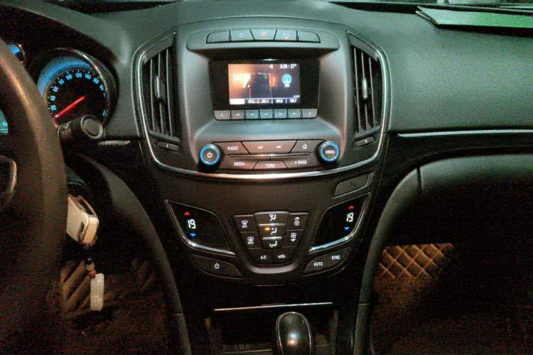 Used Buick Regal 2015 1.6T Fashion Tech Model Audio And AC Panel