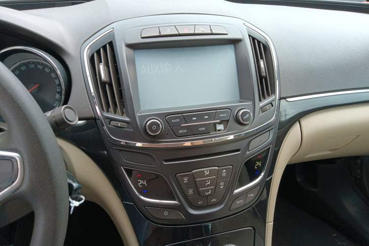 Used Buick Regal 2015 2.0L Leading Fashion Edition Audio And AC Panel
