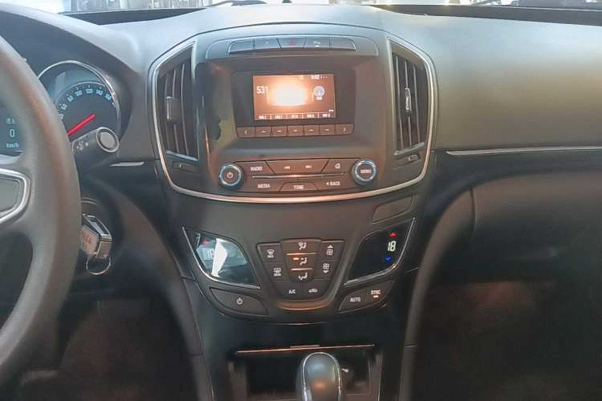Used Buick Regal 2015 1.6T Leading Technology Model Audio And AC Panel