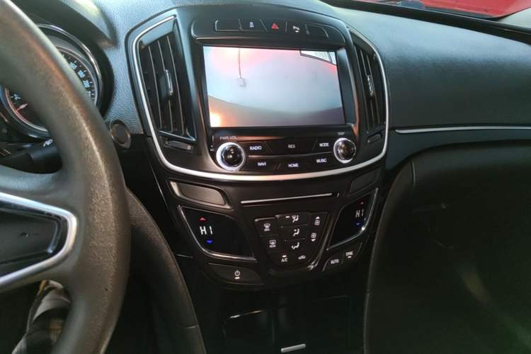Used Buick Regal 2015 1.6T Leading Technology Model Audio And AC Panel