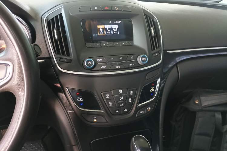 Used Buick Regal 2015 1.6T Leading Technology Model Audio And AC Panel