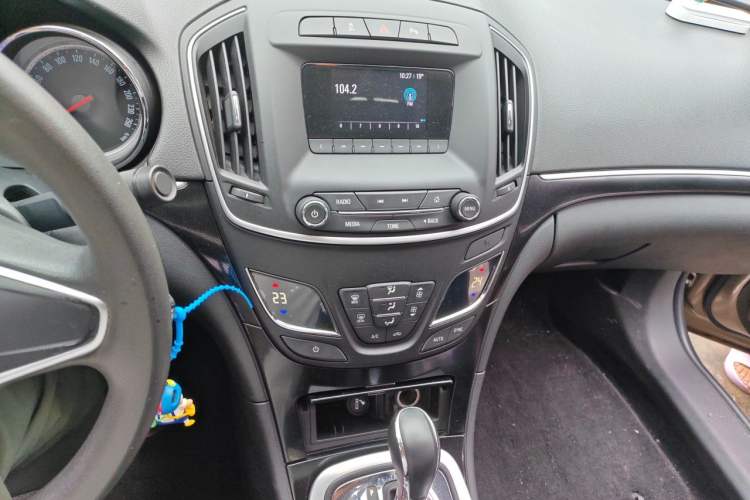 Used Buick Regal 2015 1.6T Leading Technology Model Audio And AC Panel