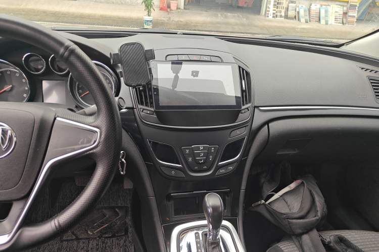 Used Buick Regal 2015 1.6T Leading Technology Model Audio And AC Panel