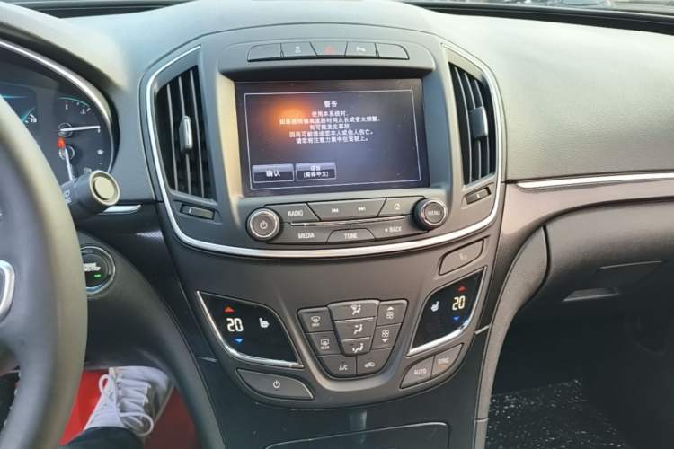 Used Buick Regal 2015 1.6T Elite Tech Model Audio And AC Panel