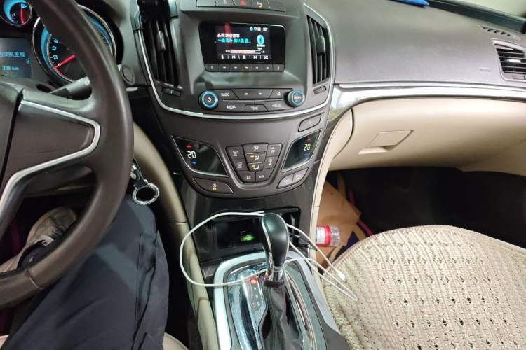Used Buick Regal 2015 2.0L Leading Fashion Edition Audio And AC Panel