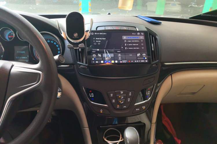 Used Buick Regal 2015 2.0L Leading Fashion Edition Audio And AC Panel