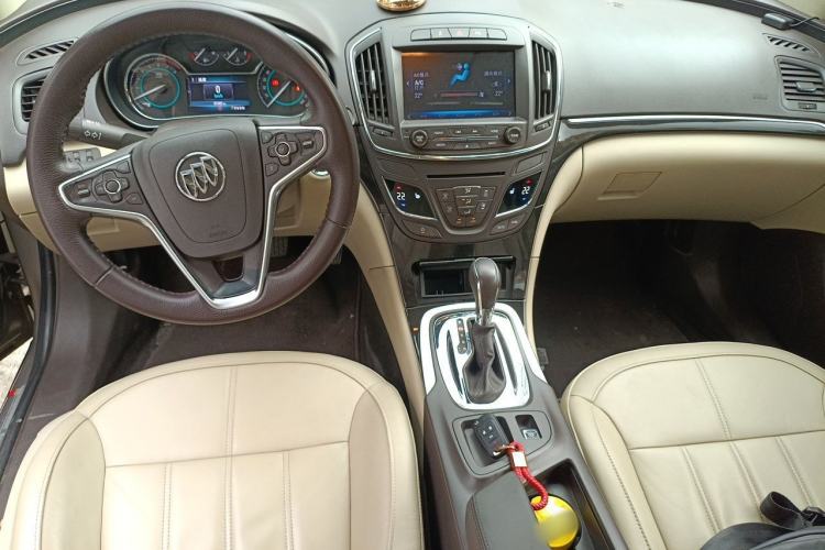 Used Buick Regal 2015 2.0L Elite Fashion Edition Center Console
