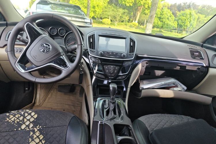 Used Buick Regal 2015 2.0L Leading Fashion Edition Center Console