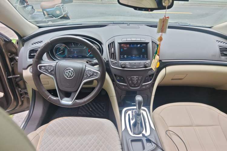 Used Buick Regal 2015 2.0L Elite Fashion Edition Center Console
