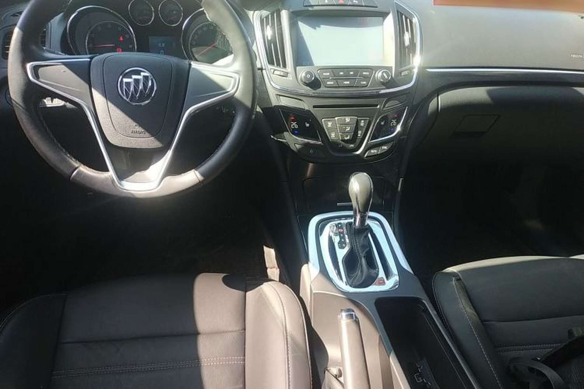 Used Buick Regal 2015 1.6T Fashion Tech Model Center Console
