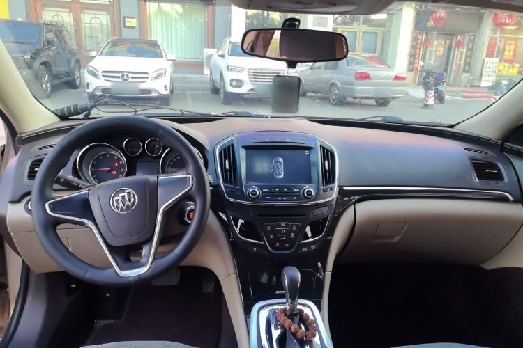 Used Buick Regal 2015 2.0L Leading Fashion Edition Center Console