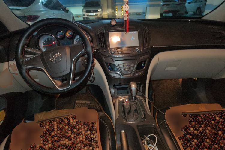 Used Buick Regal 2015 2.0L Leading Fashion Edition Center Console