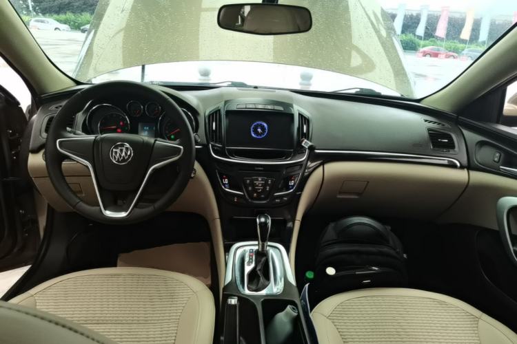 Used Buick Regal 2015 2.0L Leading Fashion Edition Center Console