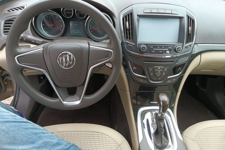 Used Buick Regal 2015 2.0L Leading Fashion Edition Center Console