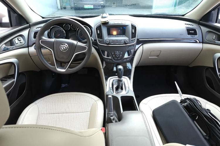 Used Buick Regal 2015 2.0L Leading Fashion Edition Center Console