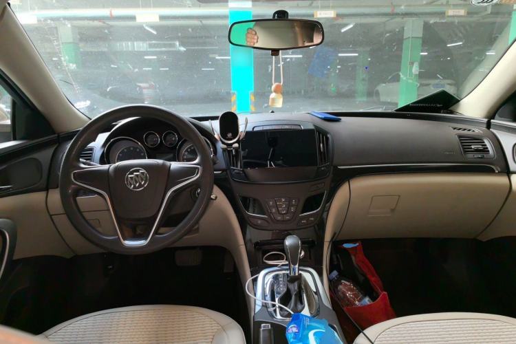 Used Buick Regal 2015 2.0L Leading Fashion Edition Center Console