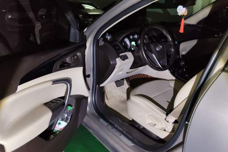 Used Buick Regal 2015 2.0L Leading Fashion Edition Driver Seat