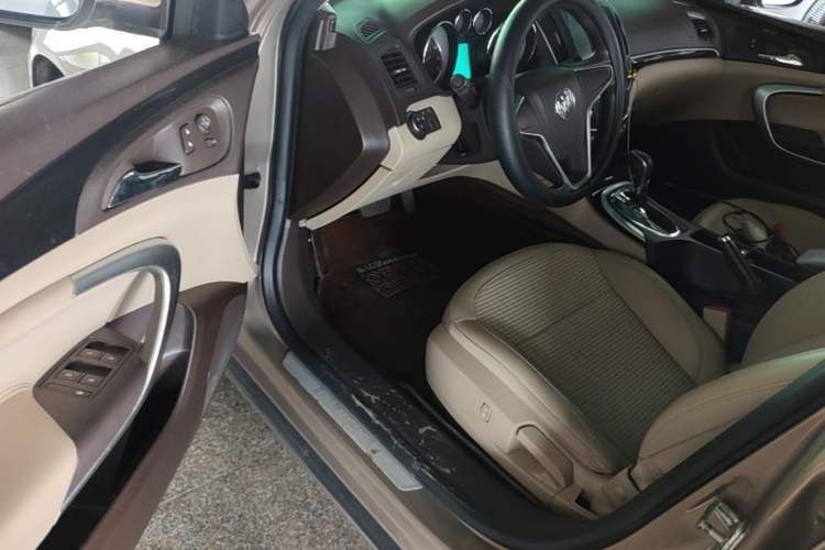 Used Buick Regal 2015 2.0L Leading Fashion Edition Driver Seat