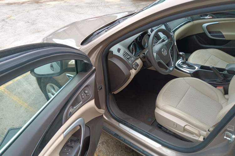 Used Buick Regal 2015 2.0L Leading Fashion Edition Driver Seat