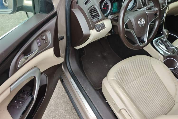 Used Buick Regal 2015 2.0L Leading Fashion Edition Driver Seat