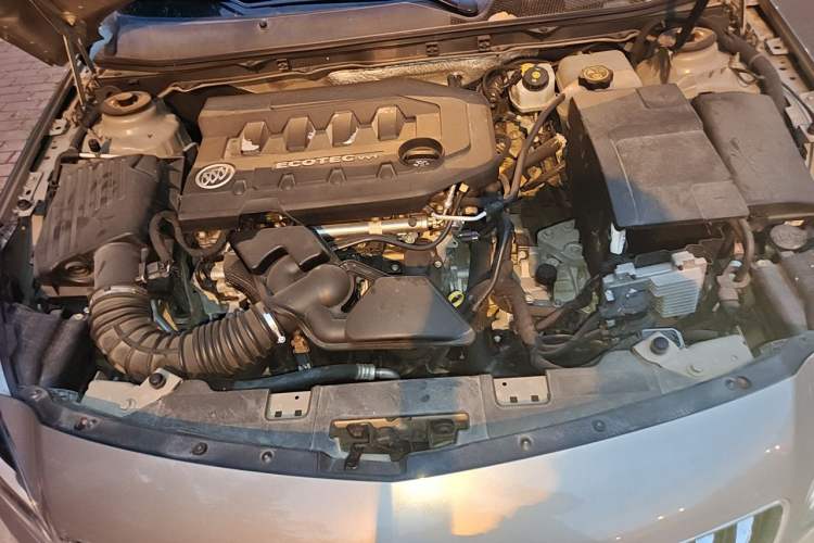 Used Buick Regal 2015 2.0L Leading Fashion Edition Engine Bay