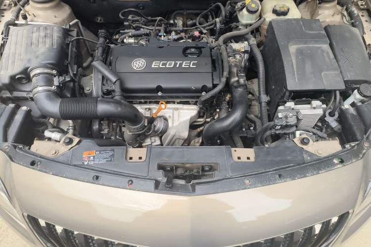Used Buick Regal 2015 1.6T Leading Technology Model Engine Bay
