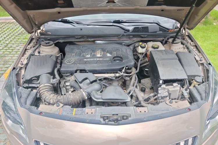 Used Buick Regal 2015 2.0L Elite Fashion Edition Engine Bay