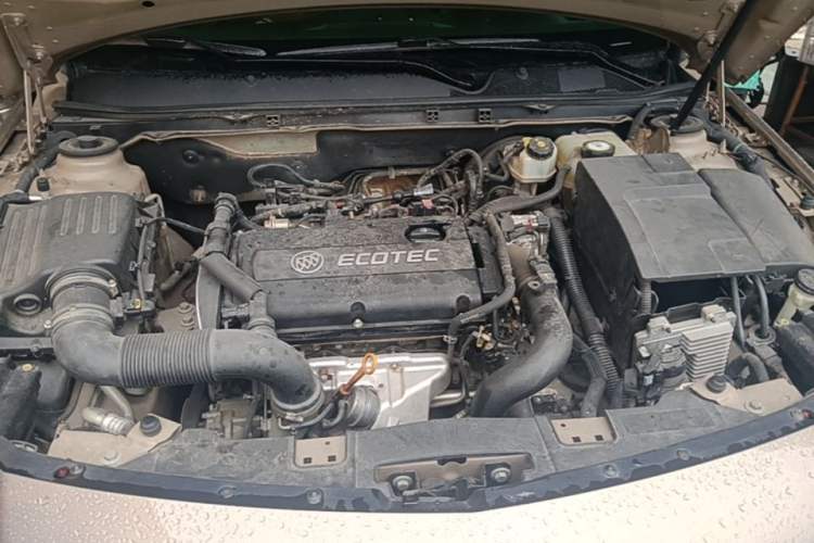 Used Buick Regal 2015 1.6T Elite Tech Model Engine Bay