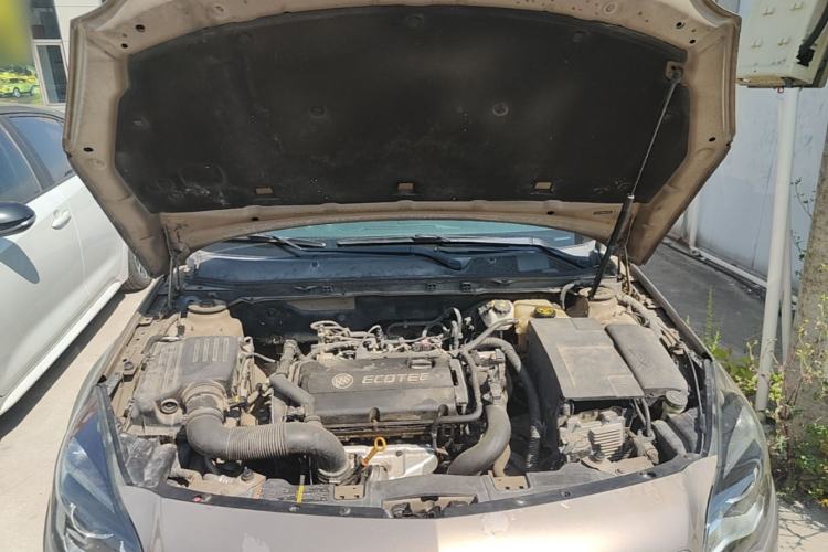Used Buick Regal 2015 1.6T Leading Technology Model Engine Bay