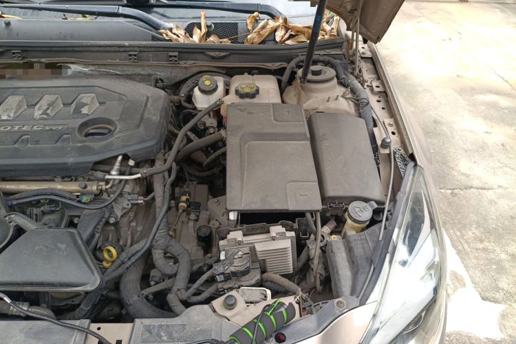 Used Buick Regal 2015 2.0L Elite Fashion Edition Engine Bay Left