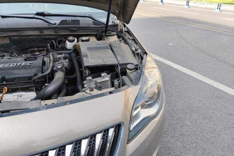 Used Buick Regal 2015 1.6T Elite Tech Model Engine Bay Left