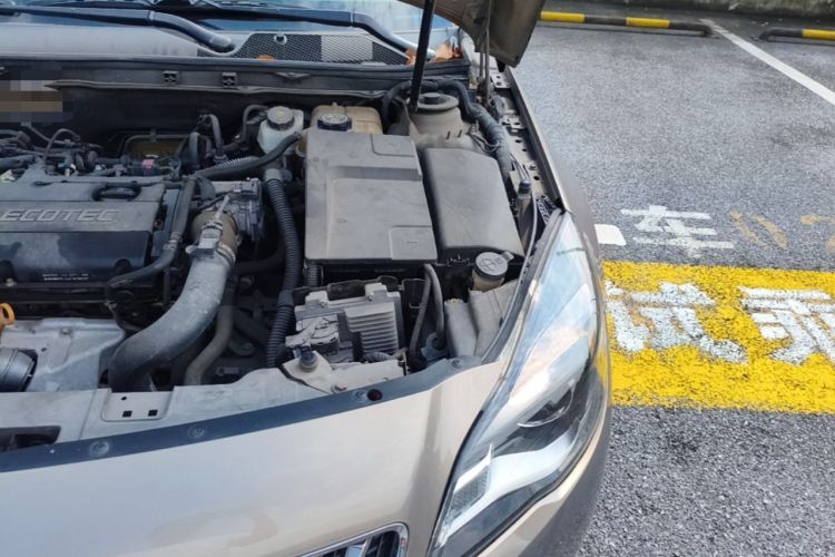 Used Buick Regal 2015 1.6T Elite Tech Model Engine Bay Left
