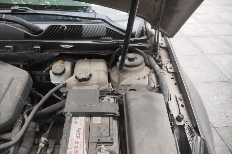 Used Buick Regal 2015 2.0L Leading Fashion Edition Engine Bay Left