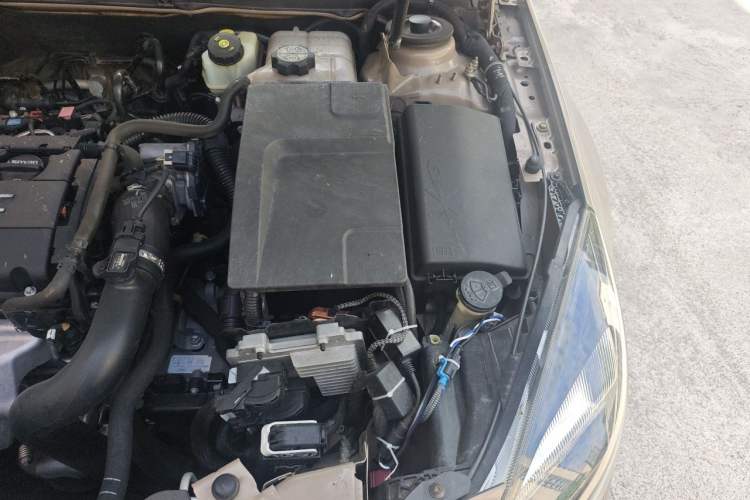 Used Buick Regal 2015 1.6T Elite Tech Model Engine Bay Left