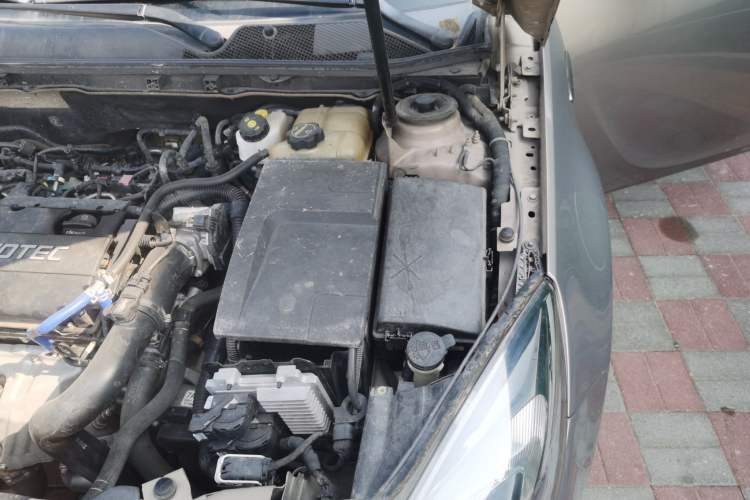Used Buick Regal 2015 1.6T Elite Tech Model Engine Bay Left