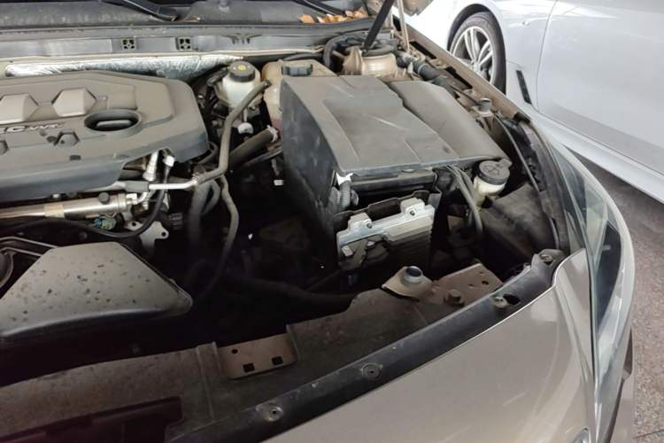 Used Buick Regal 2015 2.0L Leading Fashion Edition Engine Bay Left