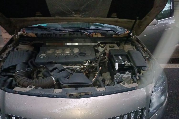 Used Buick Regal 2015 2.0L Elite Fashion Edition Engine Bay Left