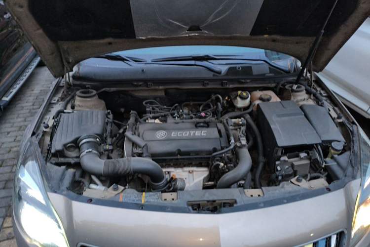 Used Buick Regal 2015 1.6T Leading Technology Model Engine Bay