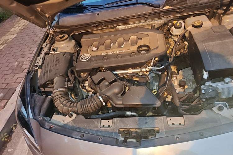 Used Buick Regal 2015 2.0L Leading Fashion Edition Engine Bay Right