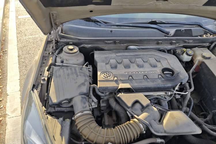 Used Buick Regal 2015 2.0L Leading Fashion Edition Engine Bay Right